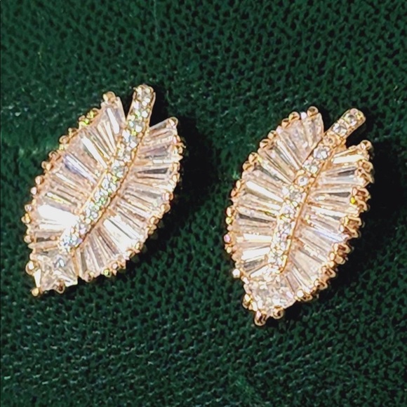 Jewelry - GOLD double leaf style earrings Anita Ko Style